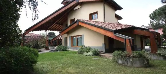 5 bedrooms Villa in Caravaggio, Italy No. 371595 8