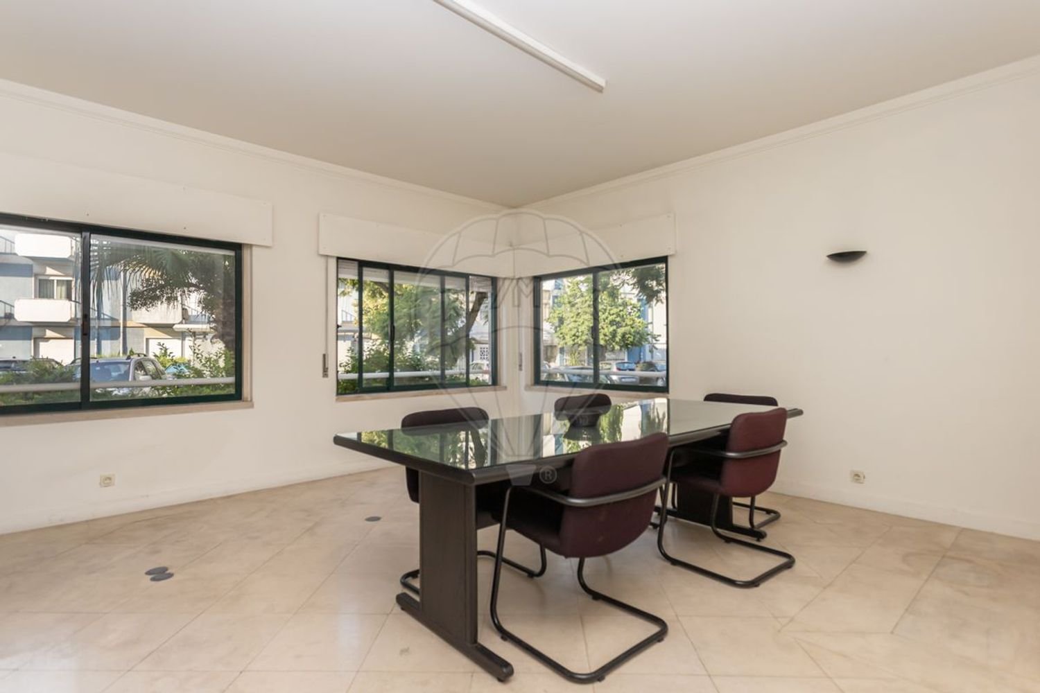 131m² Office in Oeiras, Portugal No. 323180