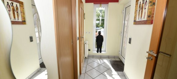 5 rooms Townhouse in Oberhausen, Germany No. 225074 2