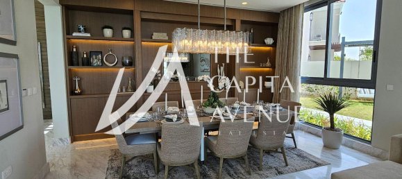 7 bedrooms Villa in Abu Dhabi, UAE No. 112630 5