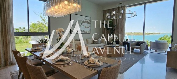 7 bedrooms Villa in Abu Dhabi, UAE No. 112630 3