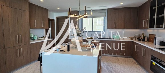 7 bedrooms Villa in Abu Dhabi, UAE No. 112630 6