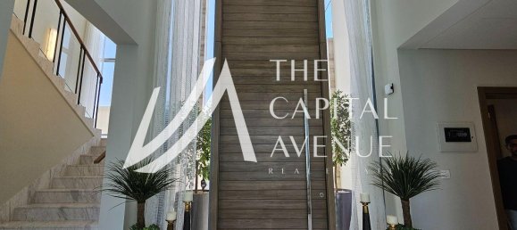 7 bedrooms Villa in Abu Dhabi, UAE No. 112630 4