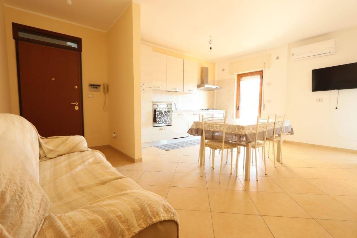 Apartamento de 4 dormitorios en Alba Adriatica, Italy No. 345332
