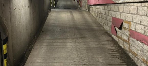 Estacionamiento en Courbevoie, France No. 333513 2