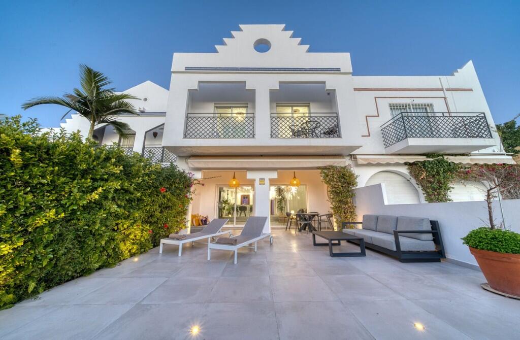 3 bedrooms Townhouse in Marbella, Spain No. 56673