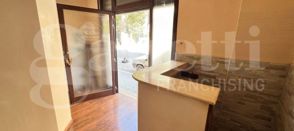 1 room Commercial property in Trani, Italy No. 57542 4