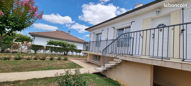 3 bedrooms House in Neuville-de-Poitou, France No. 313908