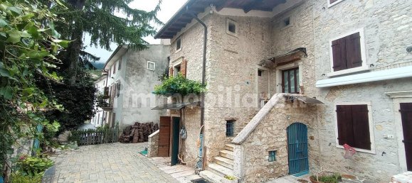2 bedrooms House in Caprino Veronese, Italy No. 330511 27