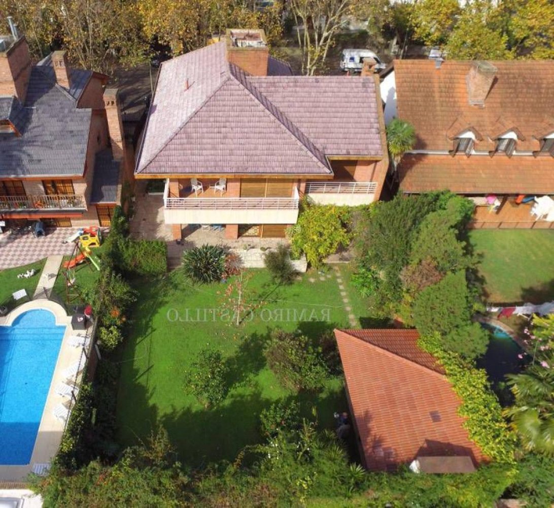 4 bedrooms House in San Isidro, Argentina No. 4237