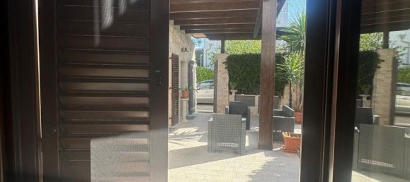 3 bedrooms House in Trani, Italy No. 316814 8