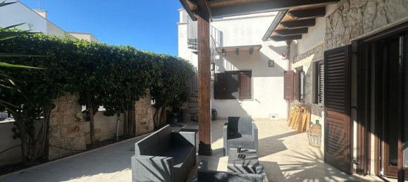 3 bedrooms House in Trani, Italy No. 316814 2