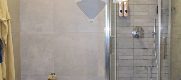 4 bedrooms Apartment in Naples, Italy No. 295481 7