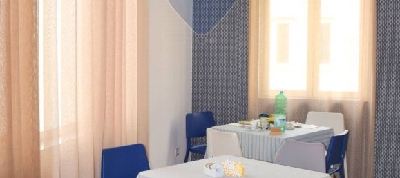 4 bedrooms Apartment in Naples, Italy No. 295481 2