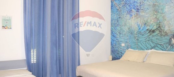 4 bedrooms Apartment in Naples, Italy No. 295481 8