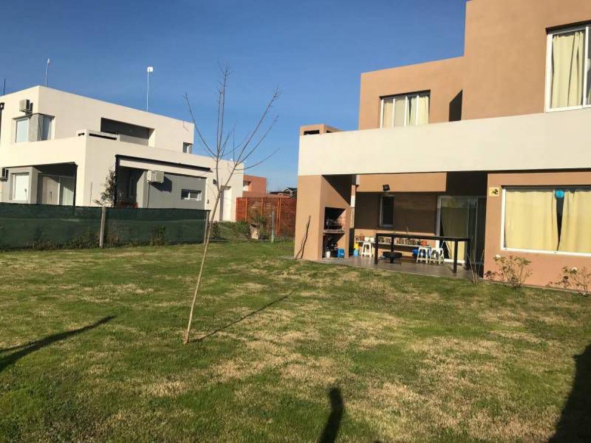 Дом с 3 спальнями в Пилар, Аргентина № 64218