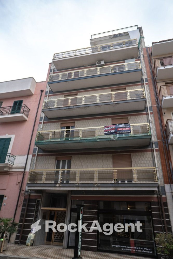 Imóvel comercial em Gravina in Puglia, Italy 270 m² N.º 263144