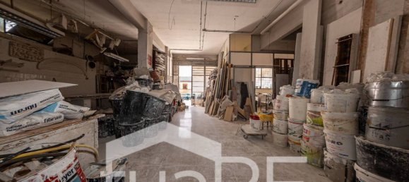 300m² Garage in Rome, Italy No. 285060 2