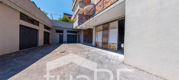 300m² Garage in Rome, Italy No. 285060 13