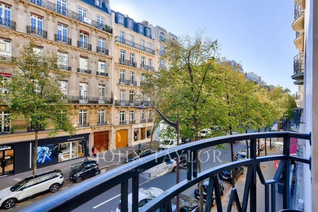 2 bedrooms Apartment in Paris, France No. 128899