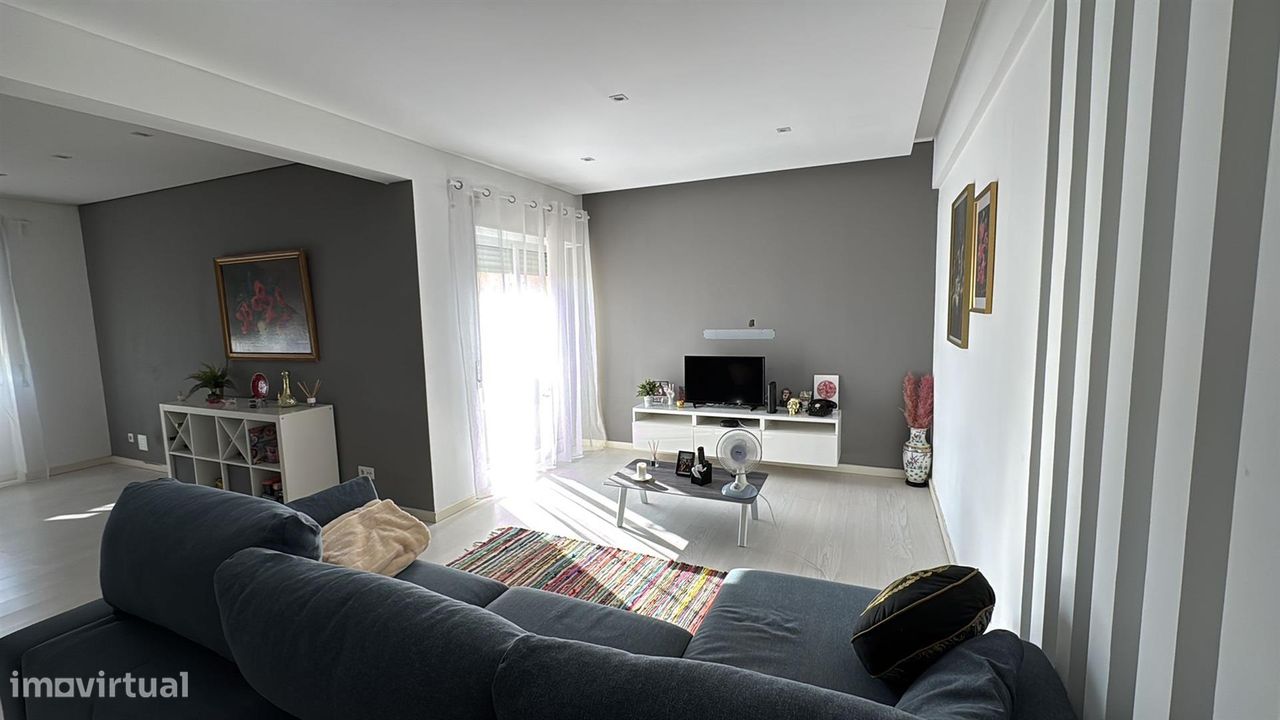 2 bedrooms Apartment in Corroios, Portugal No. 232477