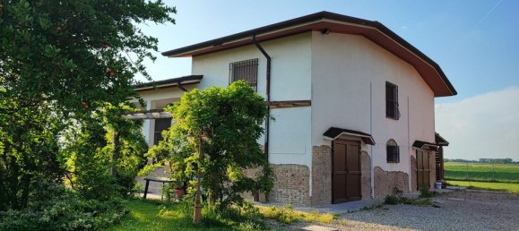 6 rooms House in Finale Emilia, Italy No. 172610 2