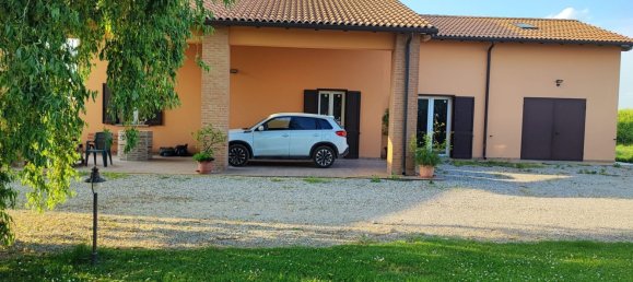 6 rooms House in Finale Emilia, Italy No. 172610 4