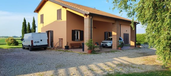6 rooms House in Finale Emilia, Italy No. 172610 3