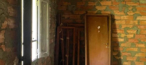 Studio in San Giovanni Valdarno, Italy No. 132977 5