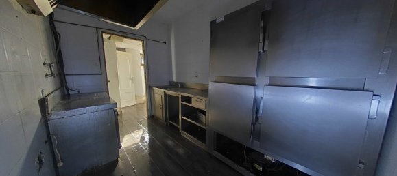 78m² Commercial property in Madrid, Spain No. 74515 16