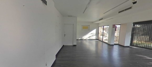 78m² Commercial property in Madrid, Spain No. 74515 3
