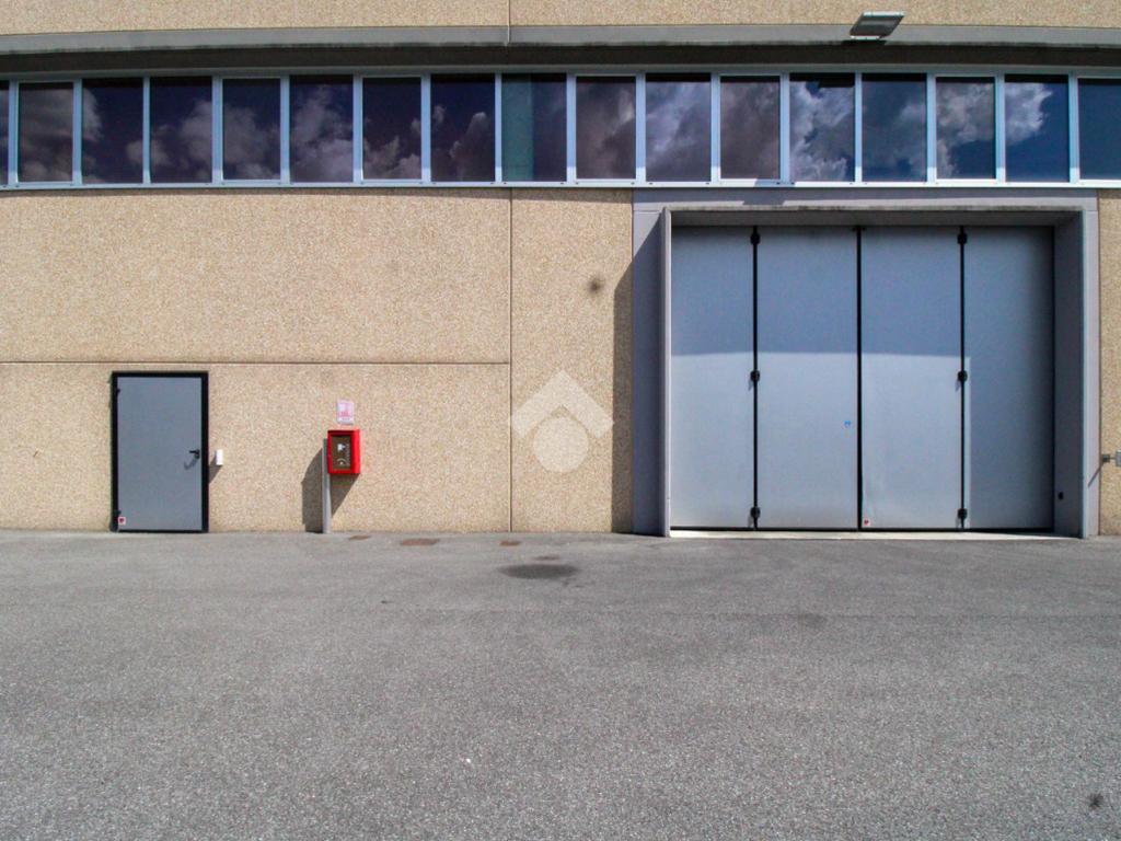 1 room Warehouse in Capriolo, Italy No. 257657