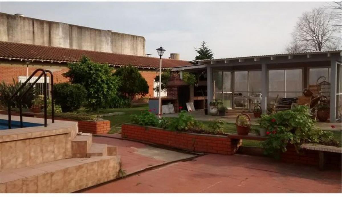 Casa de 4 dormitorios en Moreno, Argentina No. 9069