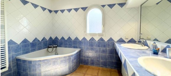 Вилла с 4 спальнями в Марсель, Франция № 350504 18