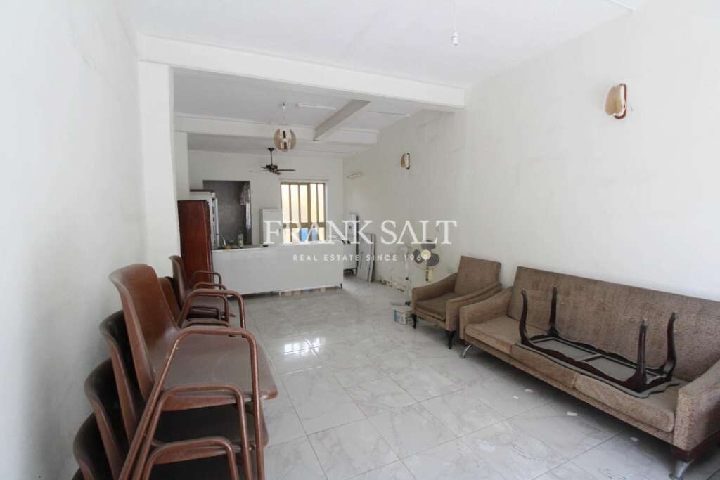  محل تجاري في Paola, Malta 36متر مربع رقم 12647