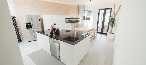 3 bedrooms House in Porto, Portugal No. 24220 8