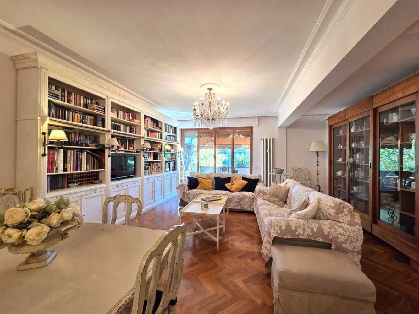 8 bedrooms Apartment in Prato, Italy No. 359868