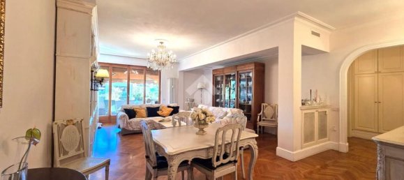 8 bedrooms Apartment in Prato, Italy No. 359868 2