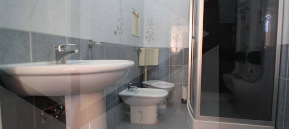 Квартира с 4 комнатами в Болонья, Италия № 26245 4