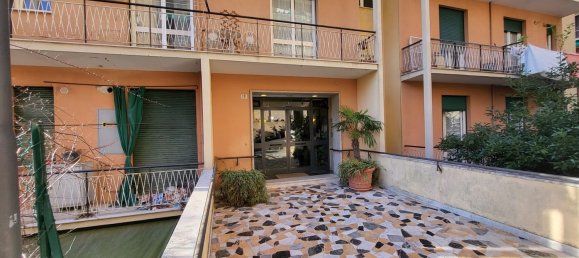 3 Schlafzimmer Wohnung in Genoa, Italy, Nr. 376401 3