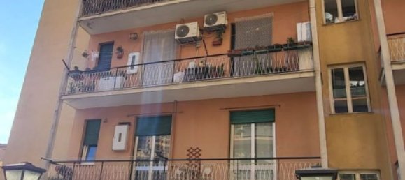 3 Schlafzimmer Wohnung in Genoa, Italy, Nr. 376401 2