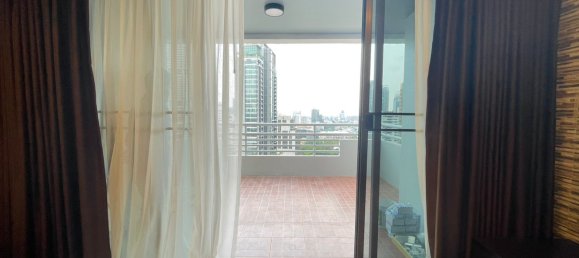 3 bedrooms Condo in Bangkok, Thailand No. 6648 9