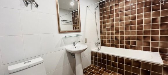 3 bedrooms Condo in Bangkok, Thailand No. 6648 17