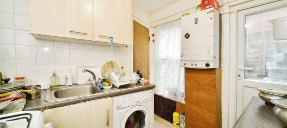 3 bedrooms House in East Ham, United Kingdom No. 11428 12