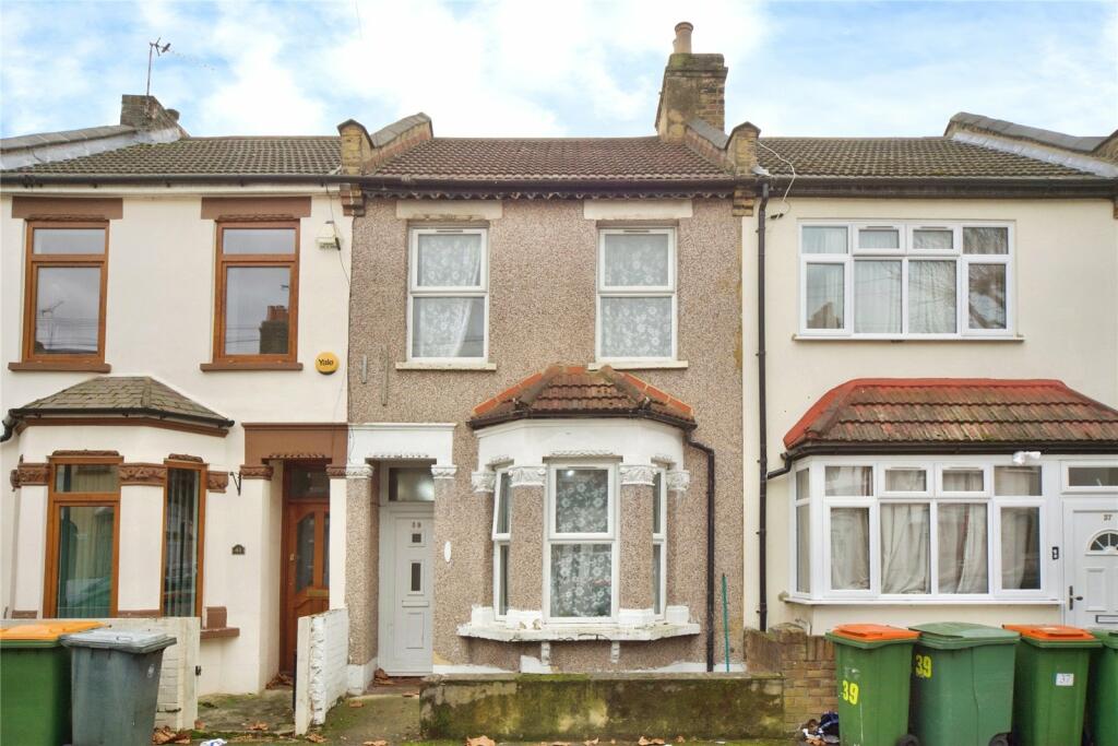 3 bedrooms House in East Ham, United Kingdom No. 11428