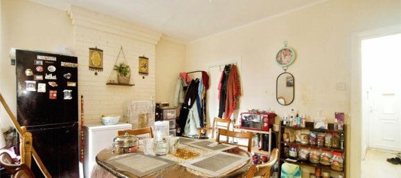 3 bedrooms House in East Ham, United Kingdom No. 11428 8