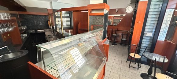 Propiedad comercial de 2 habitaciónes en Corsico, Italy No. 238556 5