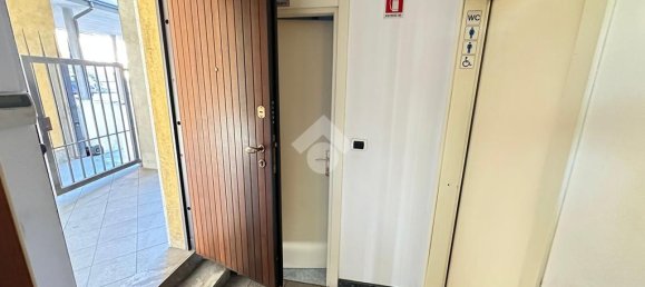 Propiedad comercial de 2 habitaciónes en Corsico, Italy No. 238556 20