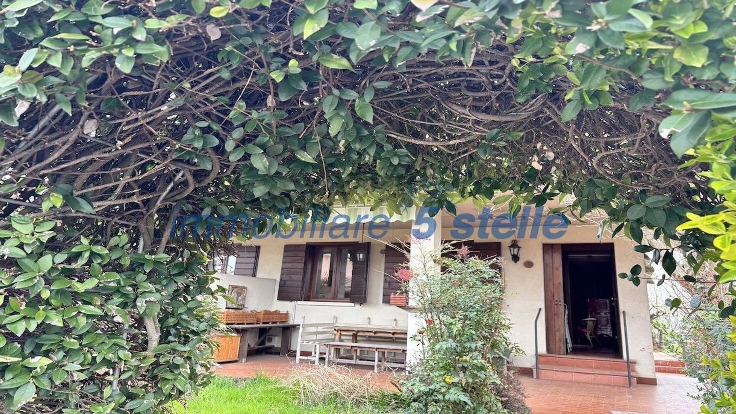 Casa de 9 habitaciónes en Costabissara, Italy No. 215481