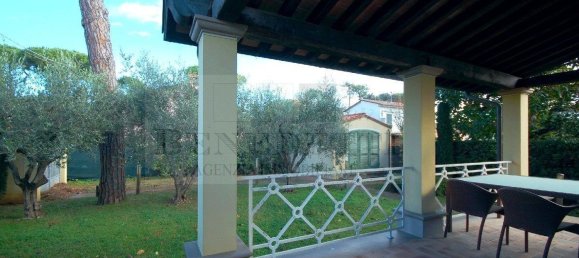 10 bedrooms Villa in Pietrasanta, Italy No. 333188 2